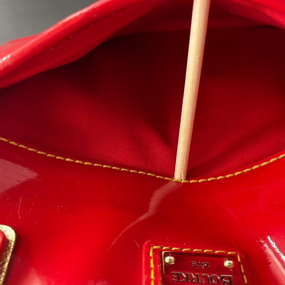 DOONEY & BOURKE 1975 SALEM LIPSTICK RED PATENT LEATHER LEATHER GOLD STITCH PURSE - Picture 7 of 10